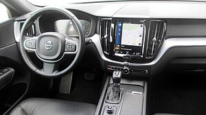 Volvo  D4 FWD Geartronic Momentum +LED+CD+KAM+BLIS