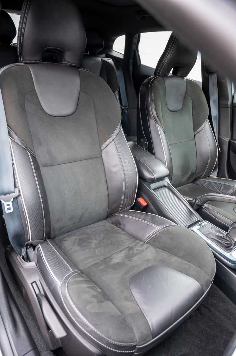 Volvo  T5 Momentum R-Design