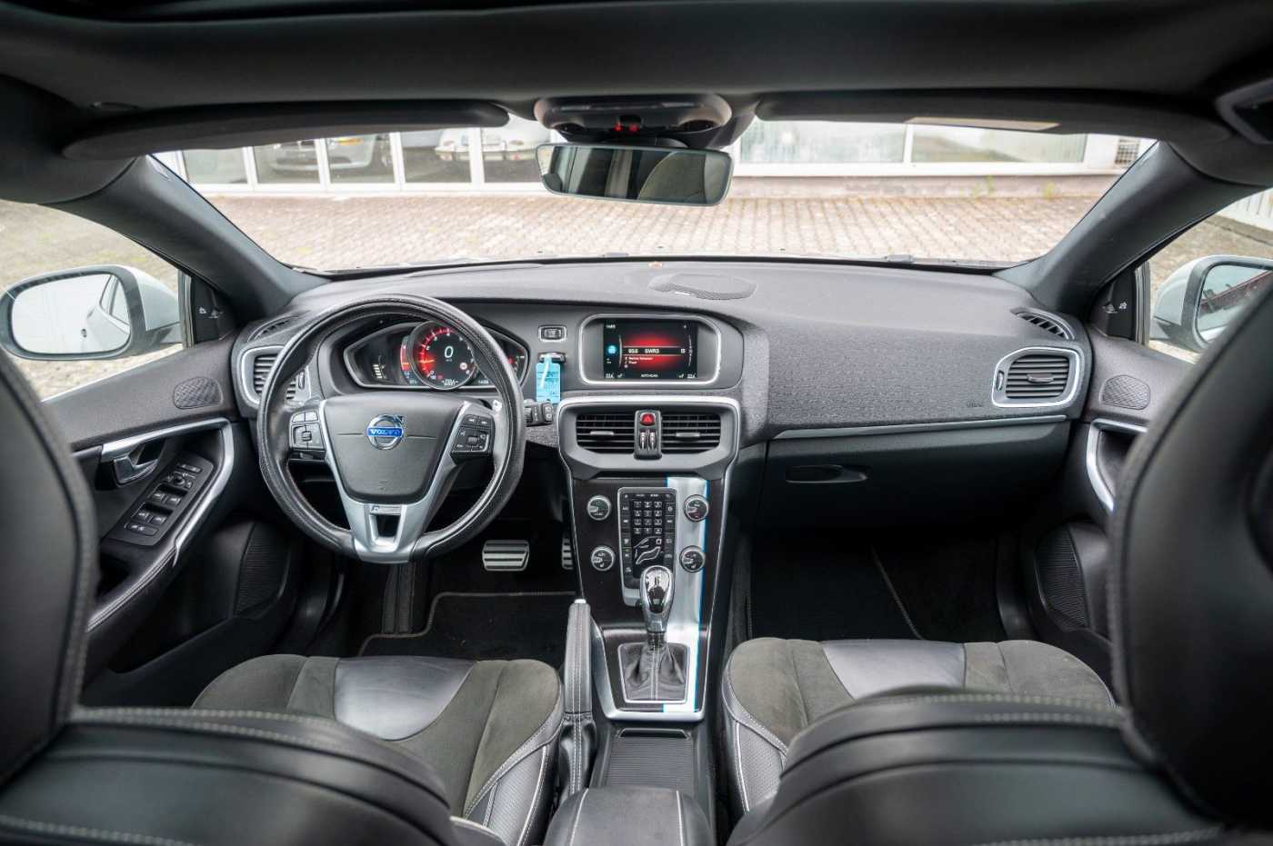 Volvo  T5 Momentum R-Design