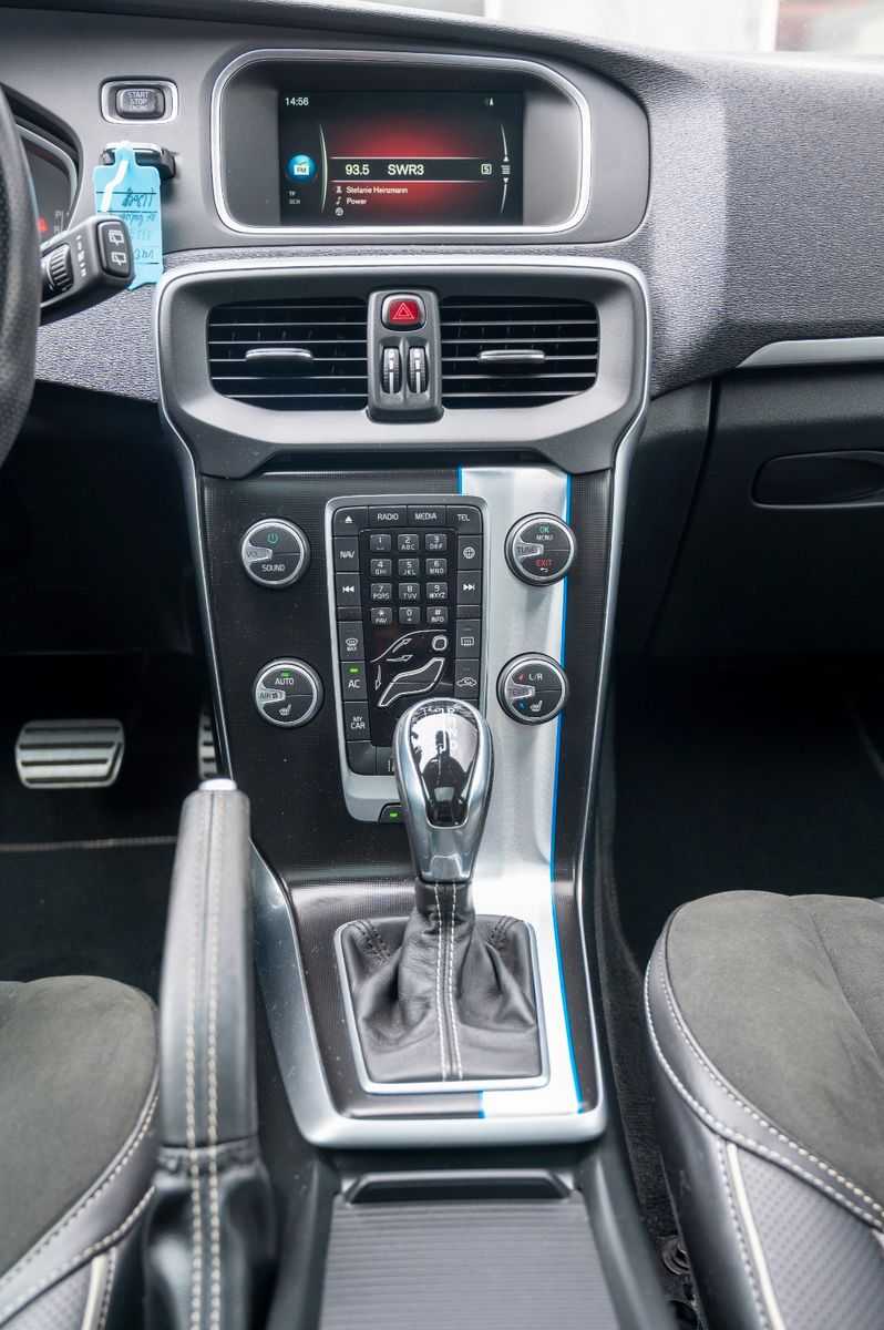 Volvo  T5 Momentum R-Design