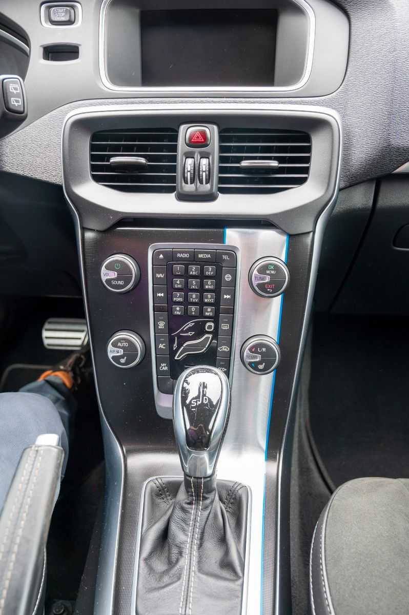 Volvo  T5 Momentum R-Design