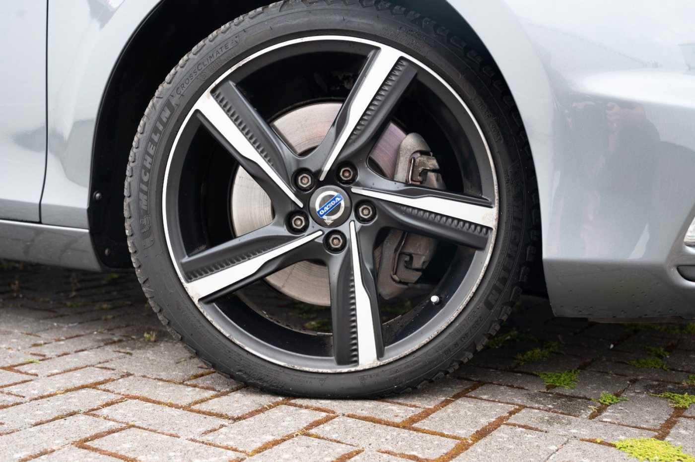 Volvo  T5 Momentum R-Design