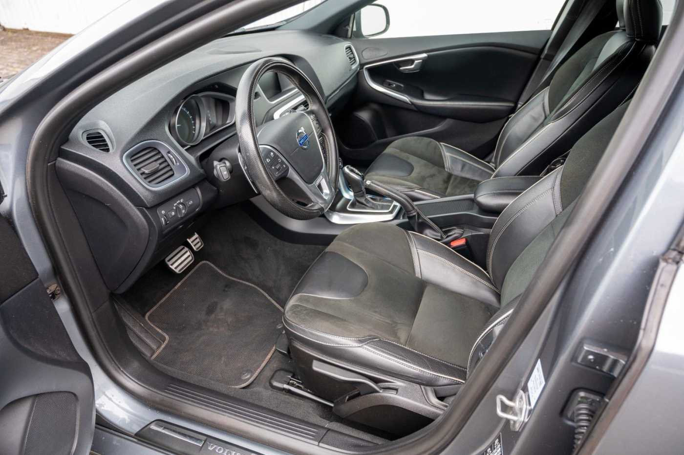 Volvo  T5 Momentum R-Design