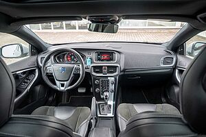 Volvo  T5 Momentum R-Design