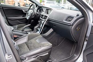 Volvo  T5 Momentum R-Design