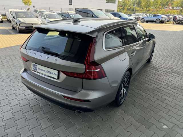 Volvo  D3 Momentum Pro (EURO 6d-TEMP)(DPF) Klima Navi