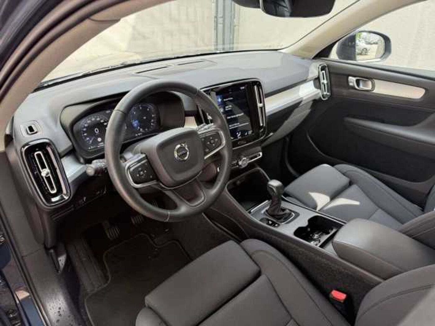 Volvo  D3 2WD Momentum Pro (EURO 6d-TEMP) Klima Navi