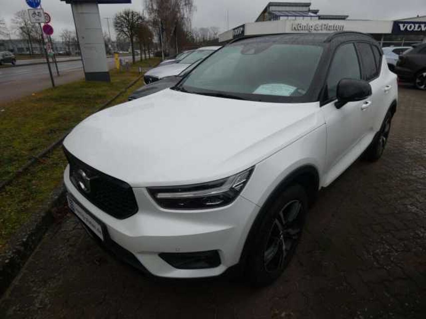 Volvo  T4 2WD R-Design (EURO 6d-TEMP) Klima Navi Leder