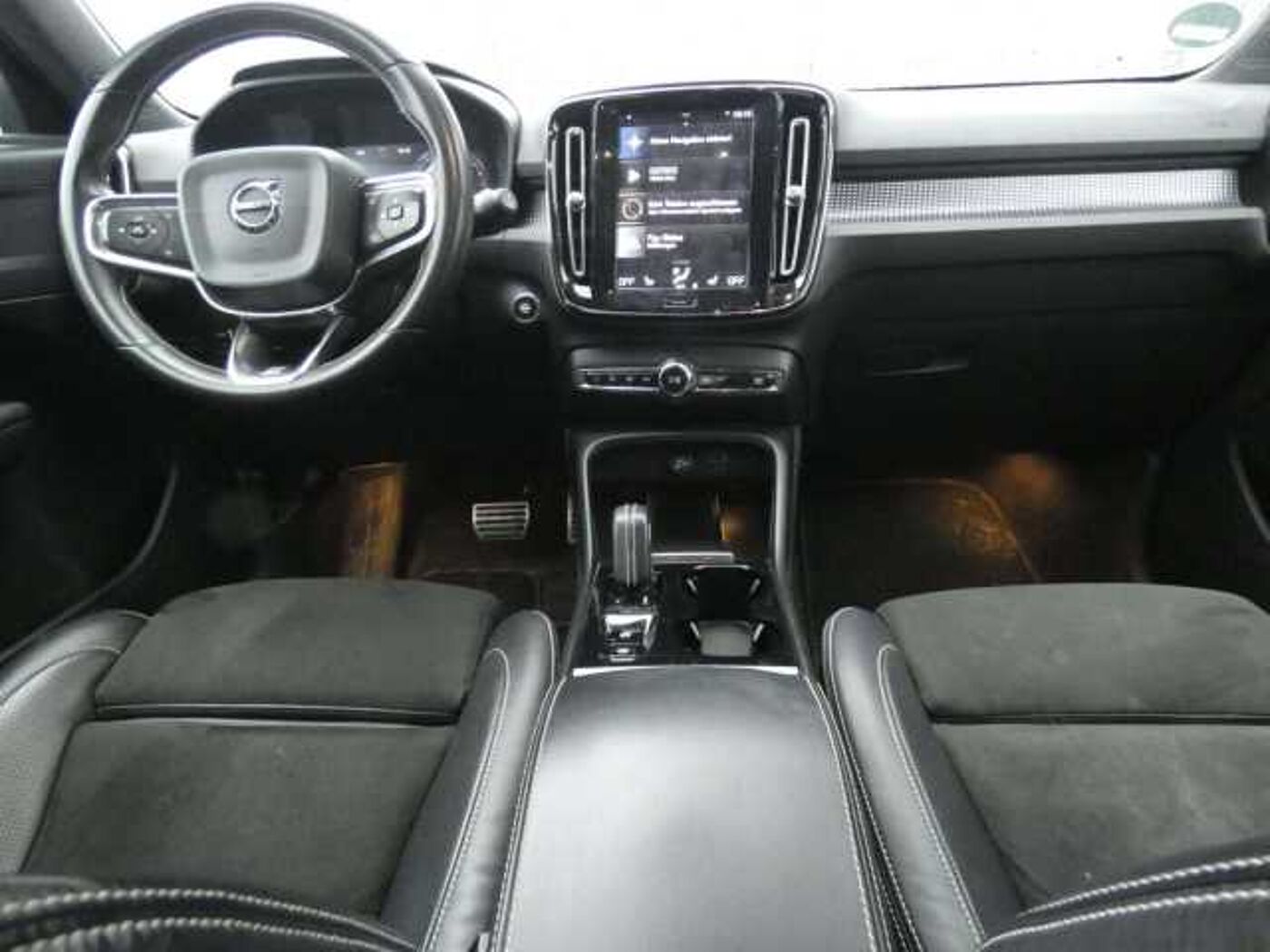 Volvo  T4 2WD R-Design (EURO 6d-TEMP) Klima Navi Leder