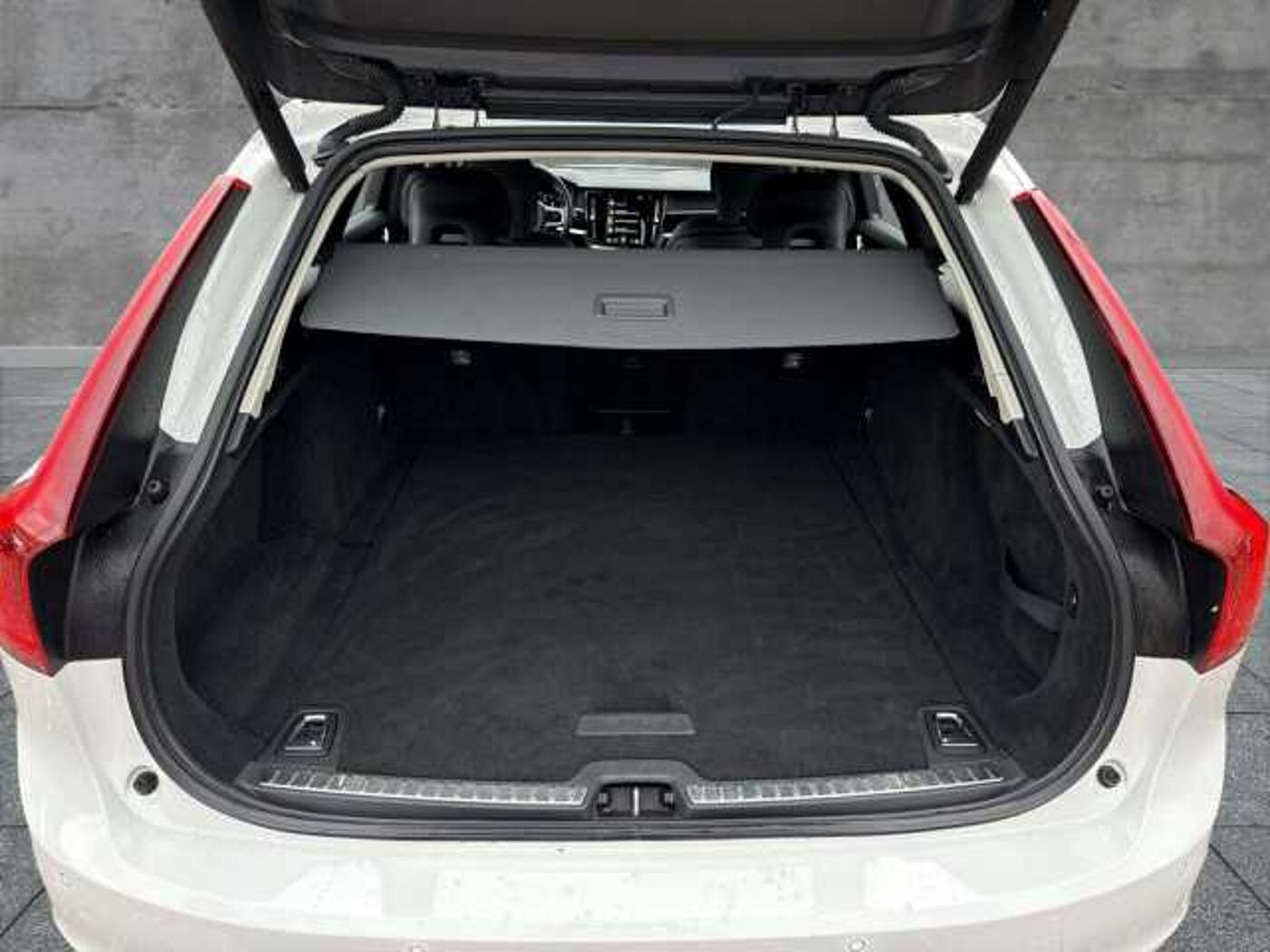 Volvo  D4 Momentum (EURO 6d-TEMP)(DPF) Klima Navi Leder