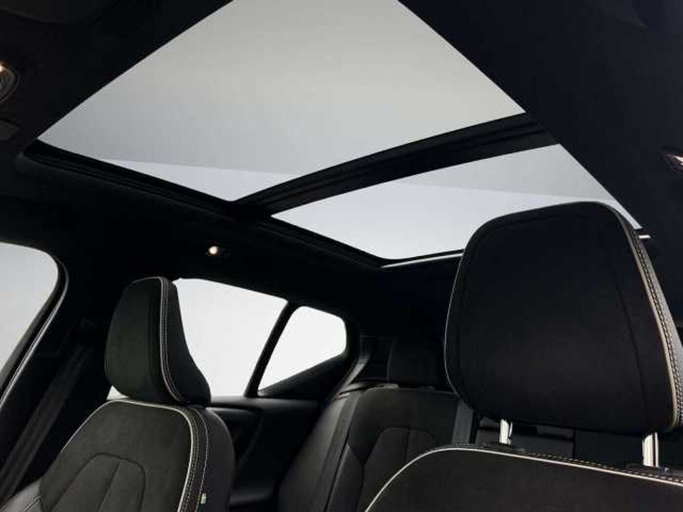 Volvo  B4 R Design Geartronic/KeyLess/RFK/Klima