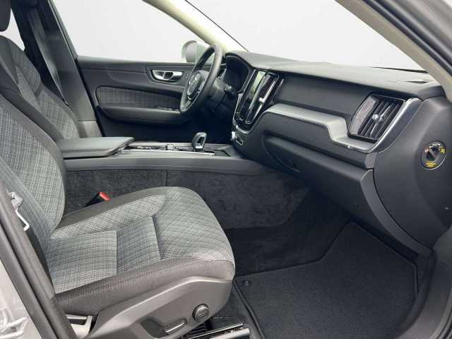 Volvo  B4 Core 2WD 2.0l Mild-Hybrid Autom. /SitzHZ