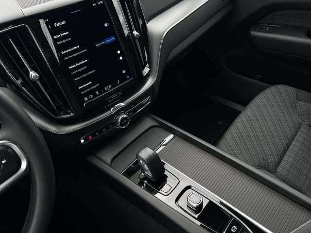 Volvo  B4 Core 2WD 2.0l Mild-Hybrid Autom. /SitzHZ