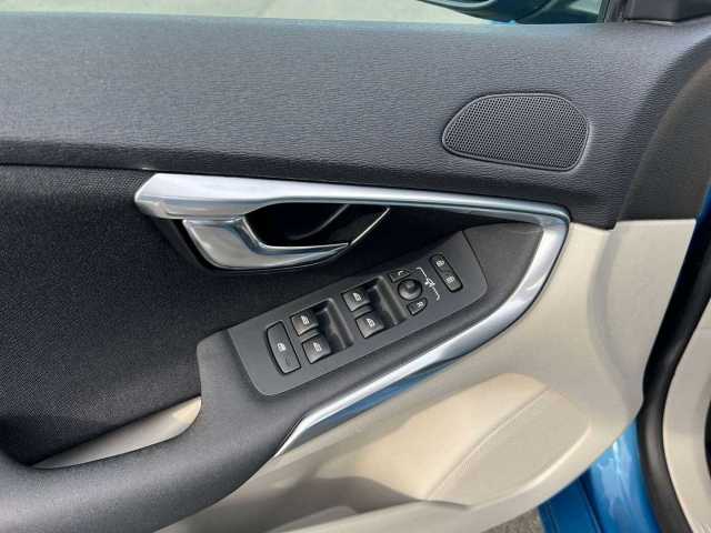 Volvo  D3 2.0l YOU! /SitzHZ/Navi/Tempomat/Klima/RFK