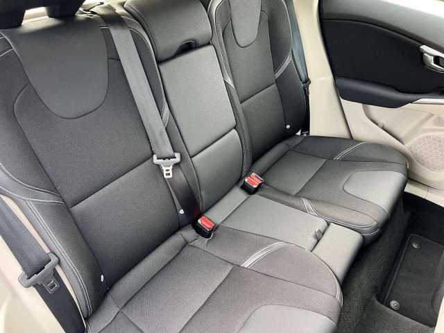 Volvo  D3 2.0l YOU! /SitzHZ/Navi/Tempomat/Klima/RFK