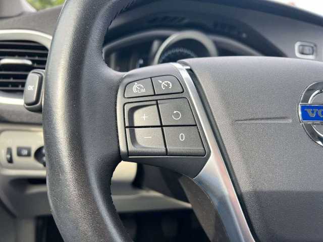 Volvo  D3 2.0l YOU! /SitzHZ/Navi/Tempomat/Klima/RFK