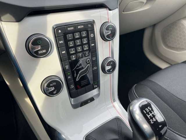 Volvo  D3 2.0l YOU! /SitzHZ/Navi/Tempomat/Klima/RFK
