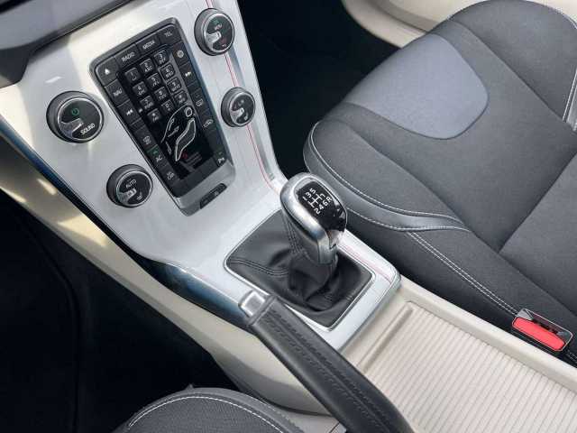 Volvo  D3 2.0l YOU! /SitzHZ/Navi/Tempomat/Klima/RFK