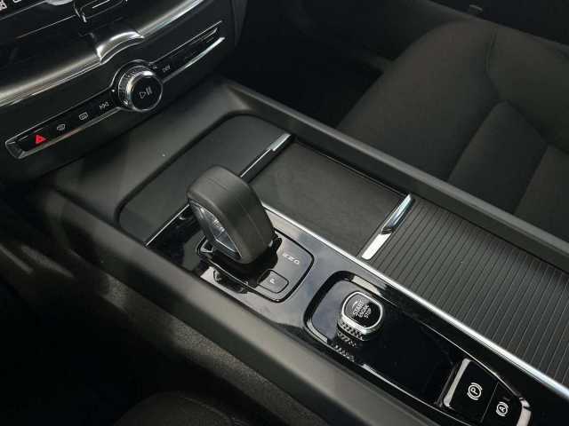 Volvo  B4 Momentum Pro Geartronic/Keyless/DAB