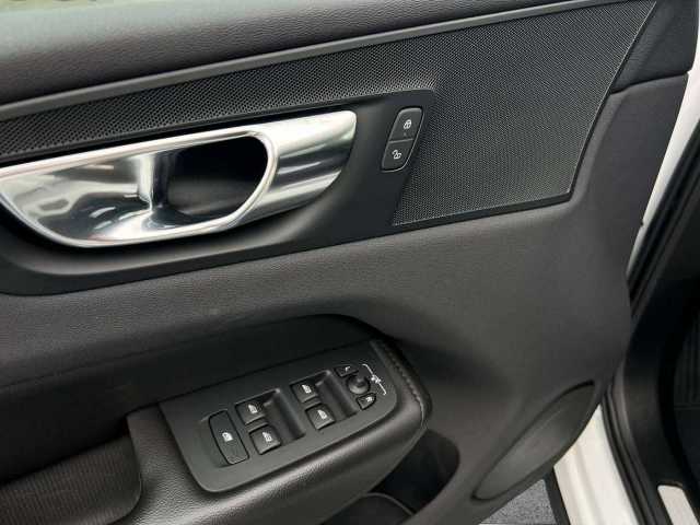 Volvo  B4 Momentum Pro 2WD Geartronic/Keyless