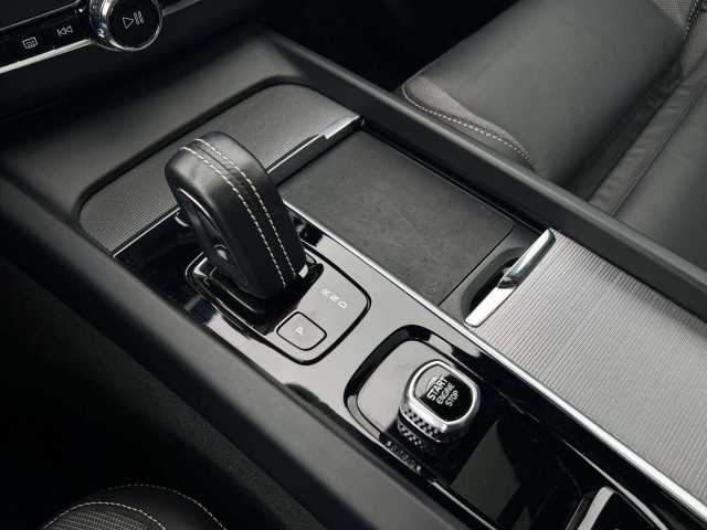 Volvo  B4 D R Design Geartronic/Keyless/360°RFK