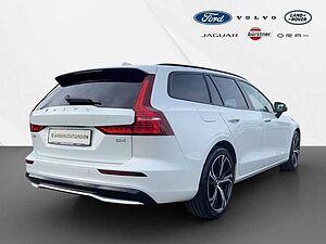 Volvo  B4 D Auto 2.0l Plus Dark/Keyless/DAB+/Navi