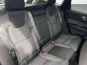 Volvo  B4 Core 2WD 2.0l Mild-Hybrid Autom. /SitzHZ