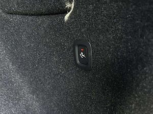 Volvo  B4 Momentum Pro AWD Autom. /ACC/DAB+/Klima