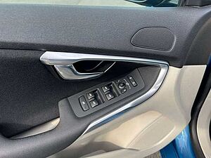 Volvo  D3 2.0l YOU! /SitzHZ/Navi/Tempomat/Klima/RFK