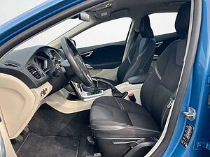 Volvo  D3 2.0l YOU! /SitzHZ/Navi/Tempomat/Klima/RFK