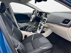Volvo  D3 2.0l YOU! /SitzHZ/Navi/Tempomat/Klima/RFK