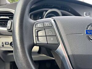 Volvo  D3 2.0l YOU! /SitzHZ/Navi/Tempomat/Klima/RFK