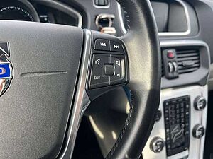 Volvo  D3 2.0l YOU! /SitzHZ/Navi/Tempomat/Klima/RFK