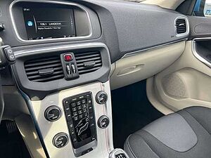 Volvo  D3 2.0l YOU! /SitzHZ/Navi/Tempomat/Klima/RFK