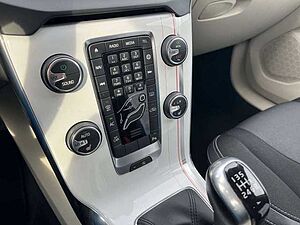 Volvo  D3 2.0l YOU! /SitzHZ/Navi/Tempomat/Klima/RFK