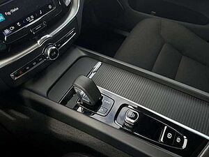 Volvo  B4 Momentum Pro Geartronic/Keyless/DAB