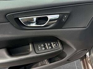 Volvo  B4 Momentum Pro Geartronic/Keyless/DAB