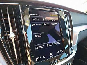 Volvo  B3 Mild-Hybrid Core Autom. /Keyless/Tempomat