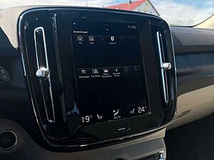 Volvo  T4 Recharge Core
