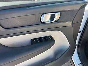 Volvo  T4 Recharge Core