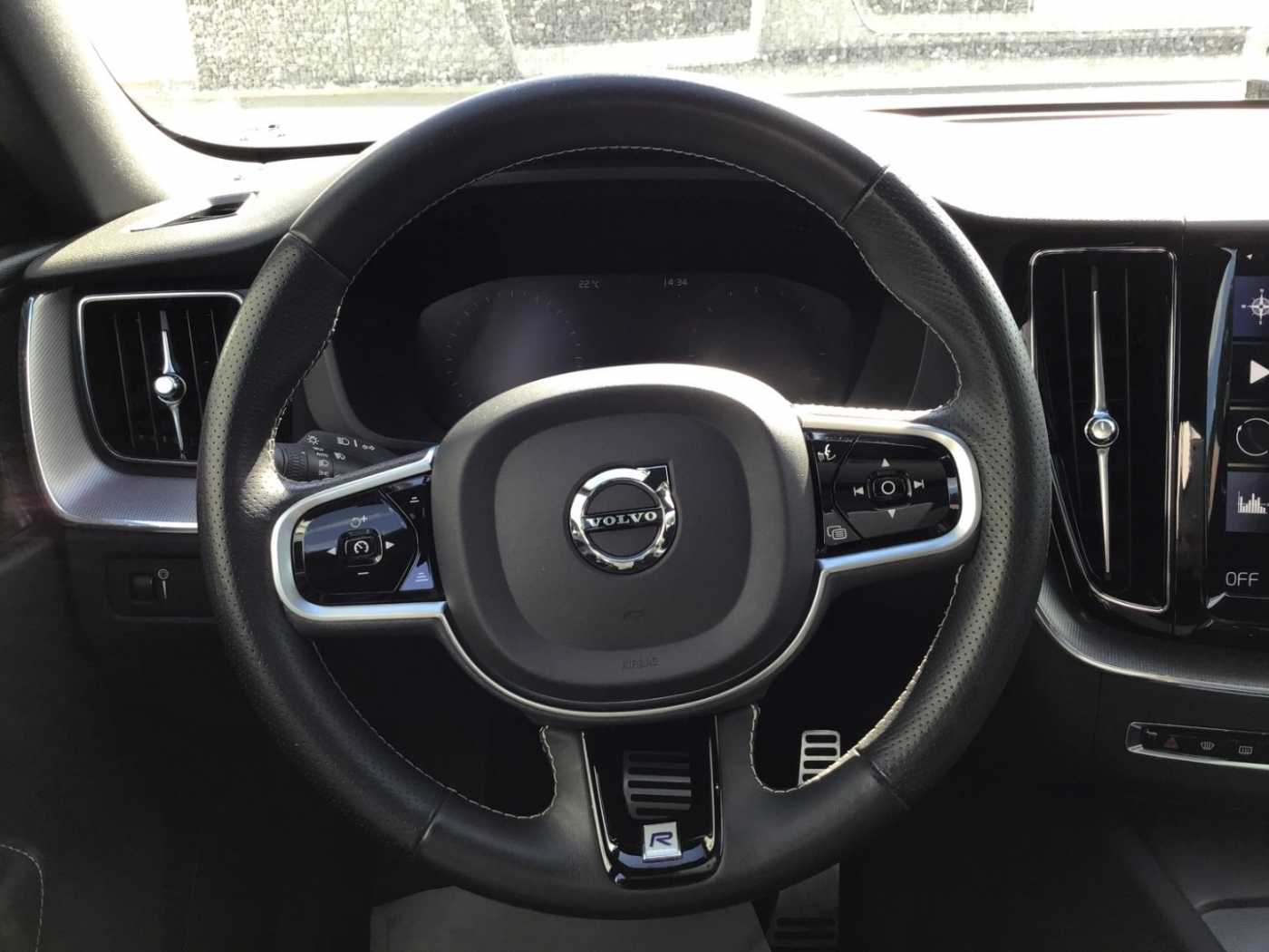 Volvo  D4 R-Design AWD PanoDach AHK Cam Navi