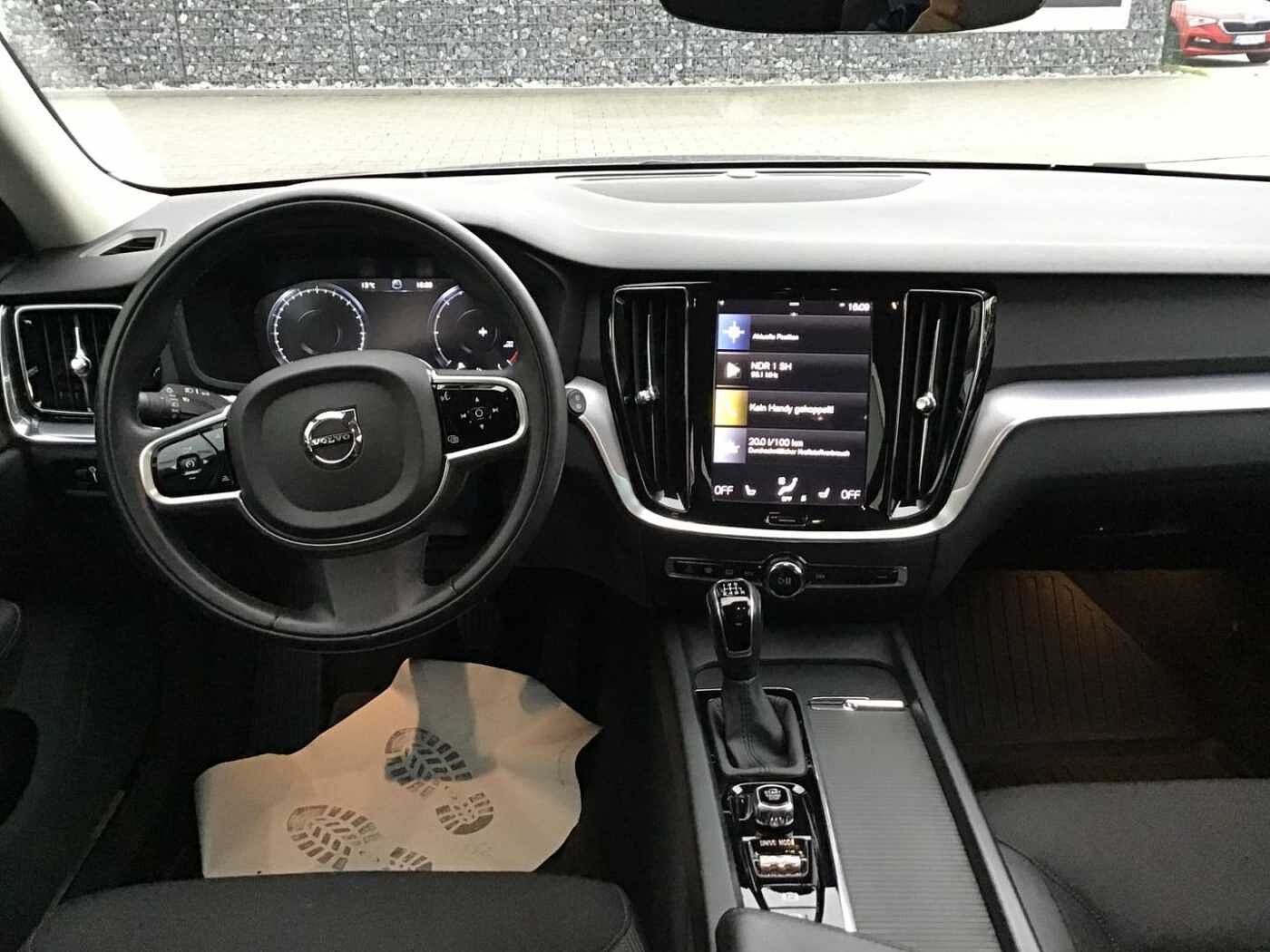 Volvo  D3 Momentum Stdhzg. Cam Navi Keyless