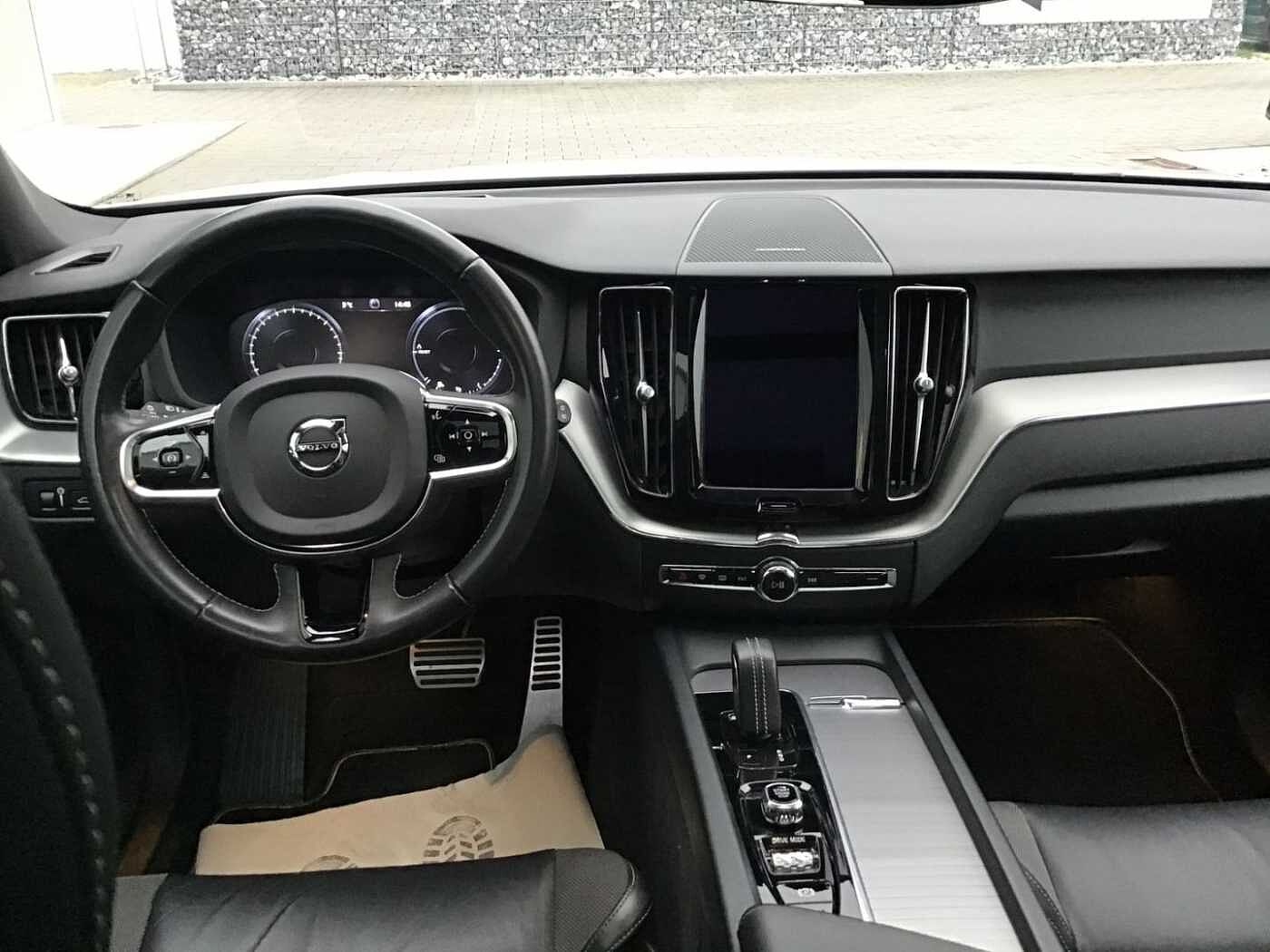 Volvo  T8 R-Design AWD Stdhtzg. HUD 360° Cam AHK