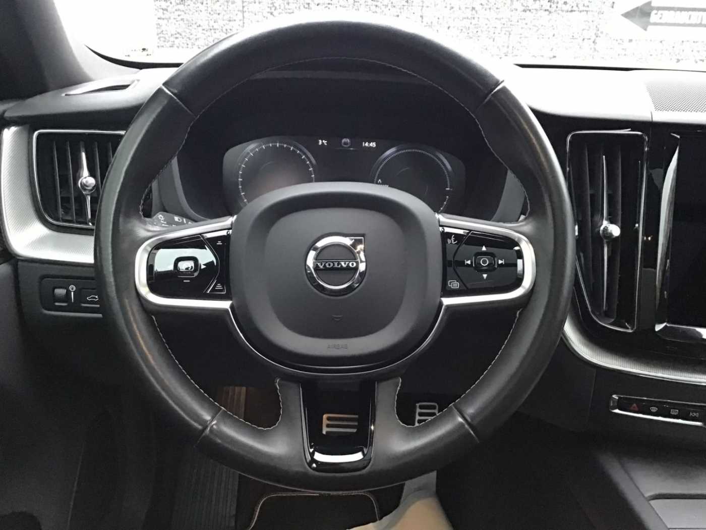 Volvo  T8 R-Design AWD Stdhtzg. HUD 360° Cam AHK