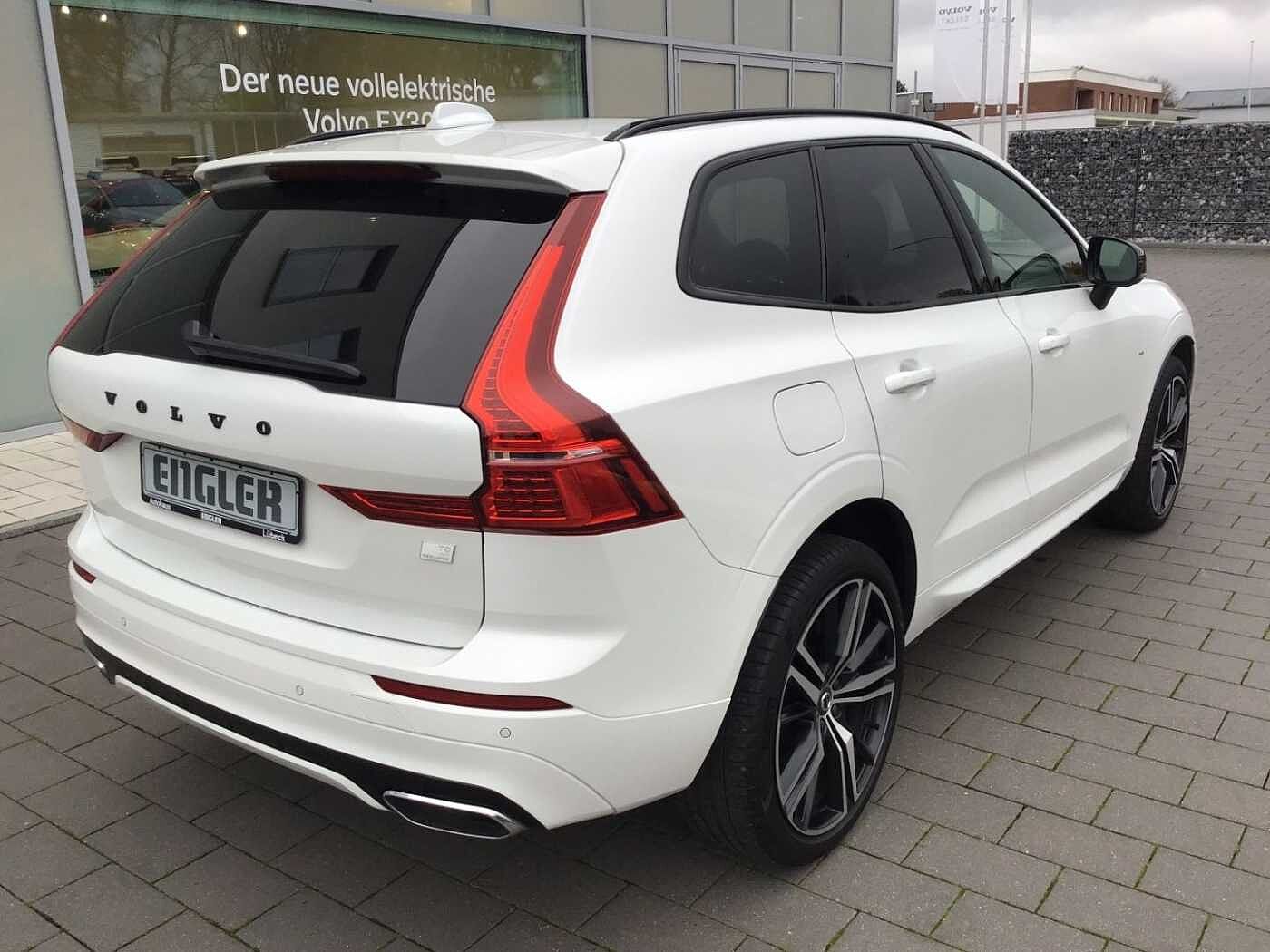 Volvo  T8 R-Design AWD Stdhtzg. HUD 360° Cam AHK