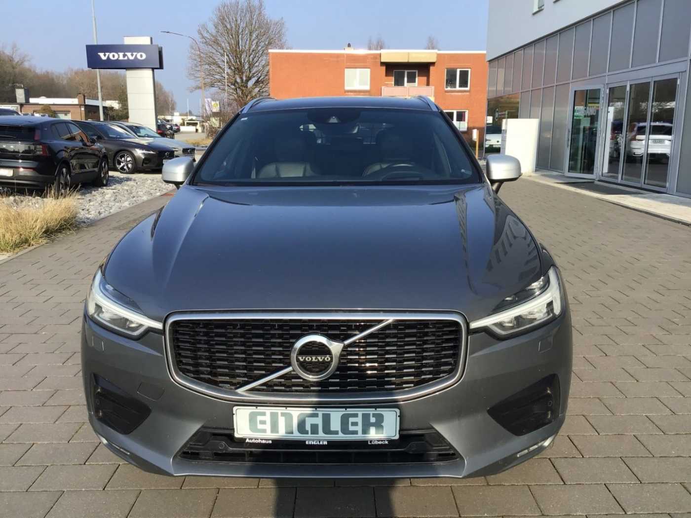 Volvo  D5 R-Design AWD Stdhzg. Navi HUD PanoDach