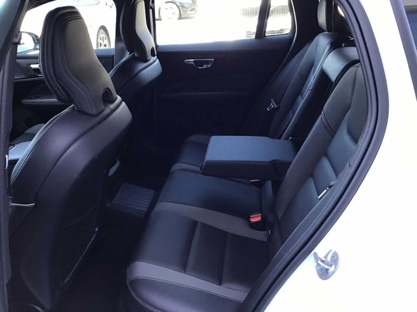 Volvo  T6 Plus Dark AWD Keyless Cam AHK