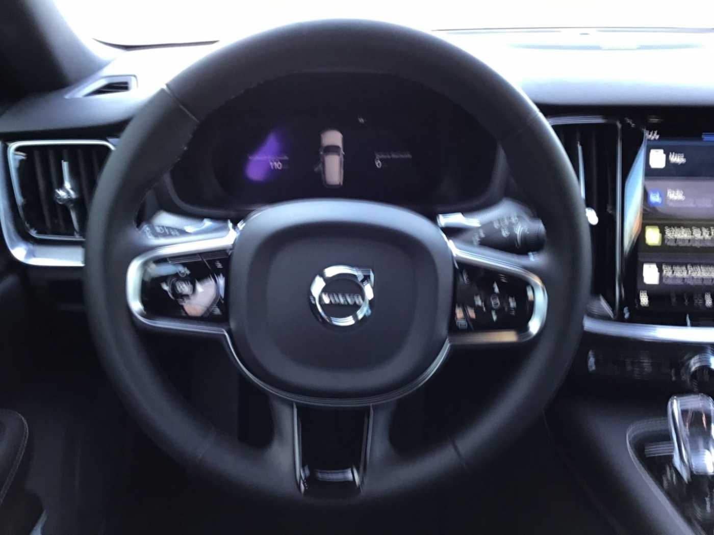 Volvo  T6 Plus Dark AWD Keyless Cam AHK
