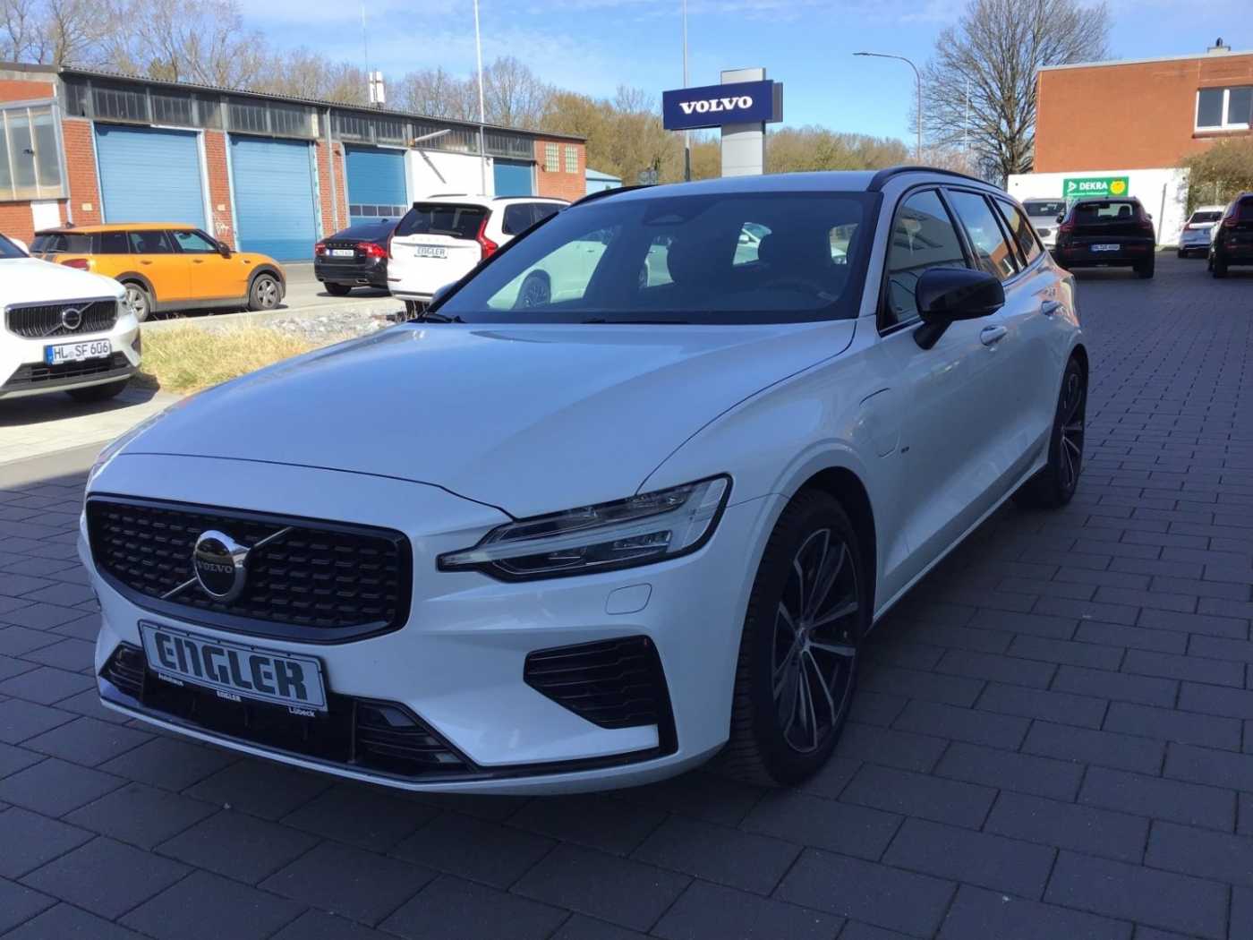 Volvo  T6 Plus Dark AWD Keyless Cam AHK