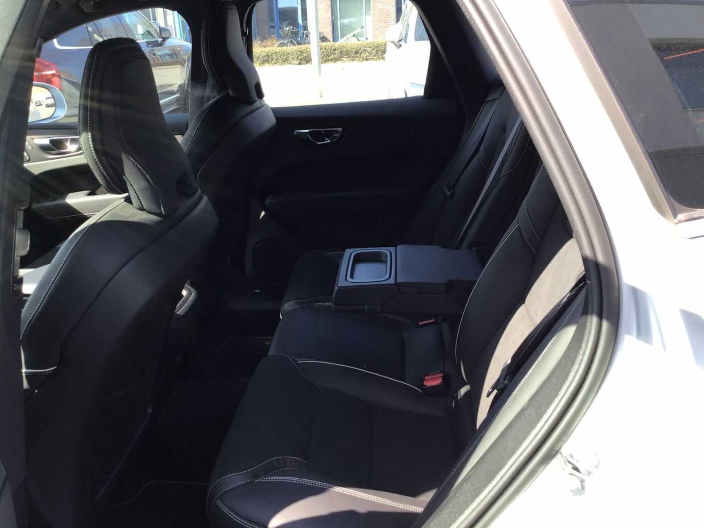 Volvo  T5 R-Design AWD Keyless AHK Navi 360°Cam